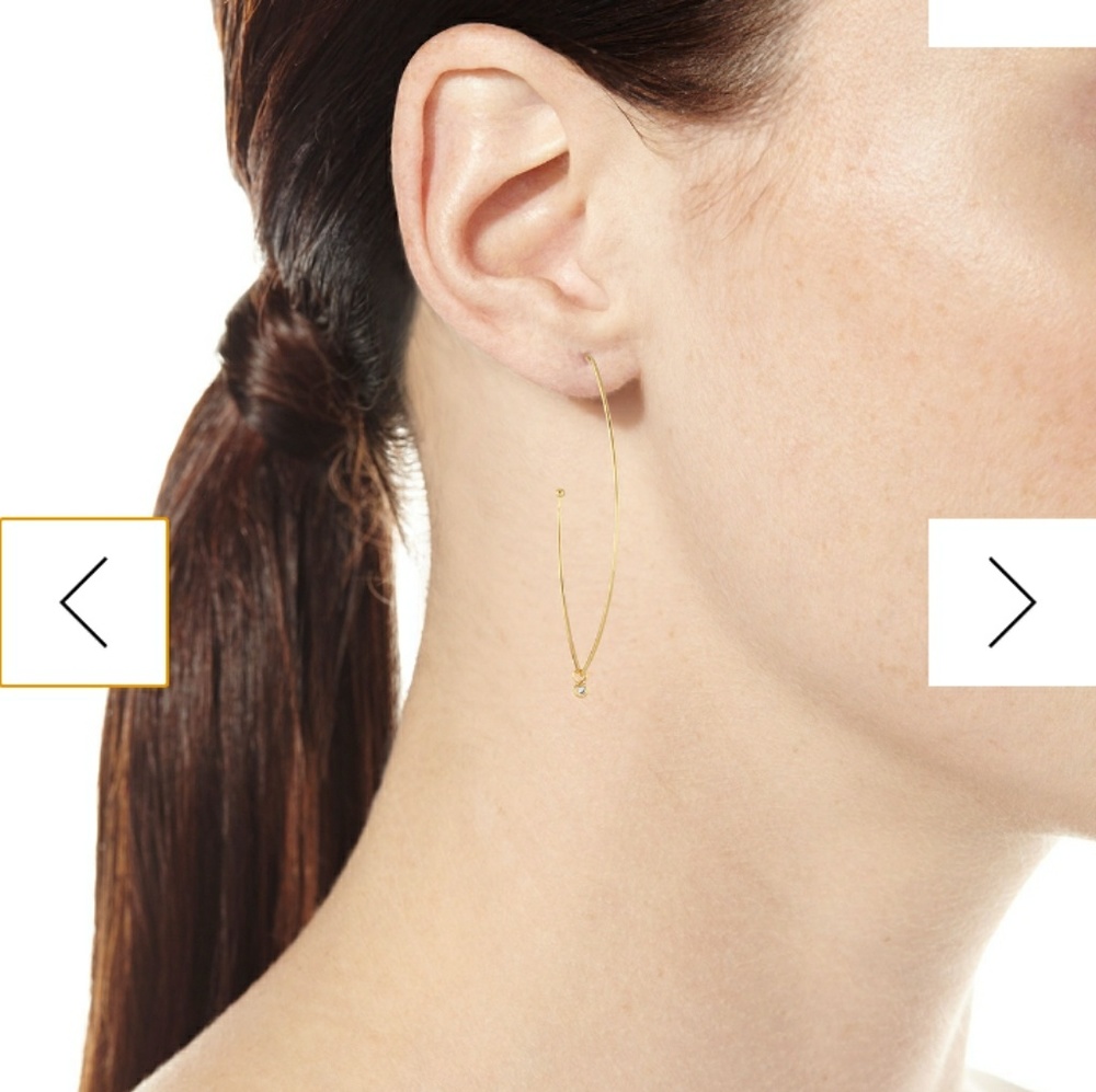 ๐TAI Hoop Earrings - Picture 3 of 6